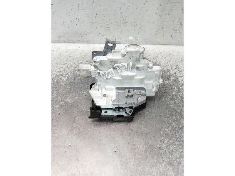 Recambio de motor cierre centralizado trasero izquierdo para audi a4 ber. (b8) referencia OEM IAM   5P