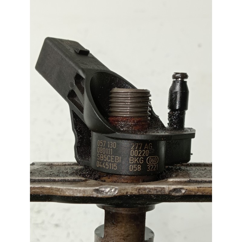 Recambio de inyector para audi a8 (4e2) referencia OEM IAM 0445115058 057130277AG BOSCH