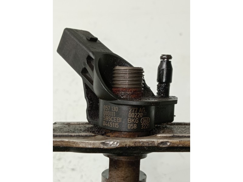 Recambio de inyector para audi a8 (4e2) referencia OEM IAM 0445115058 057130277AG BOSCH