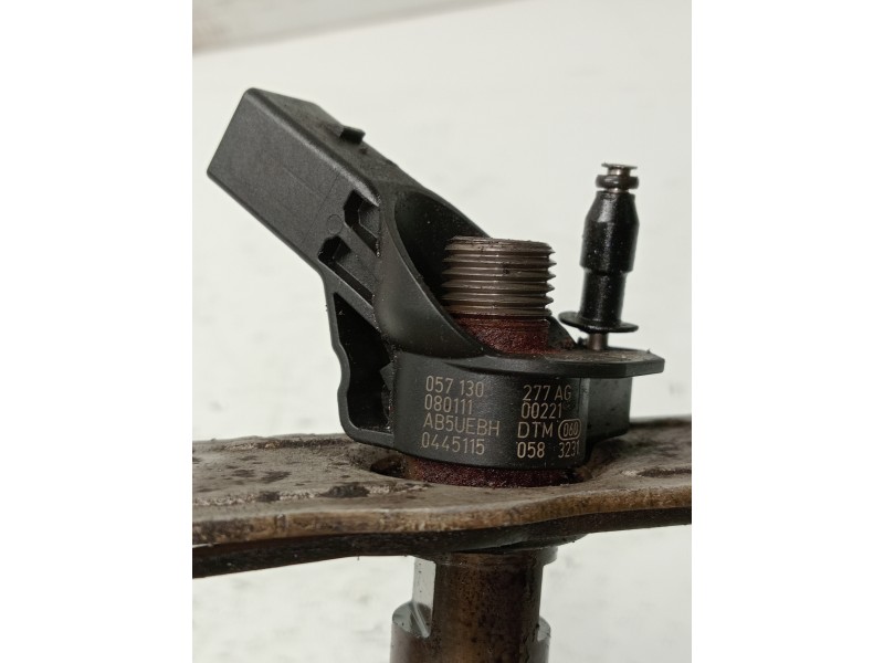 Recambio de inyector para audi a8 (4e2) referencia OEM IAM 0445115058 057130277AG BOSCH