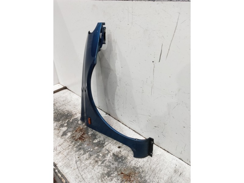 Recambio de aleta delantera derecha para renault clio ii fase ii (b/cb0) referencia OEM IAM   