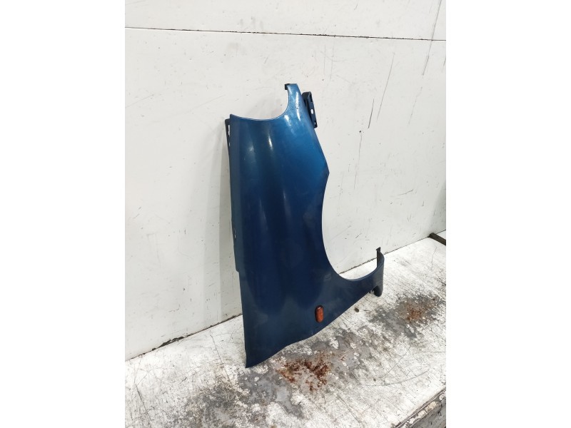 Recambio de aleta delantera derecha para renault clio ii fase ii (b/cb0) referencia OEM IAM   