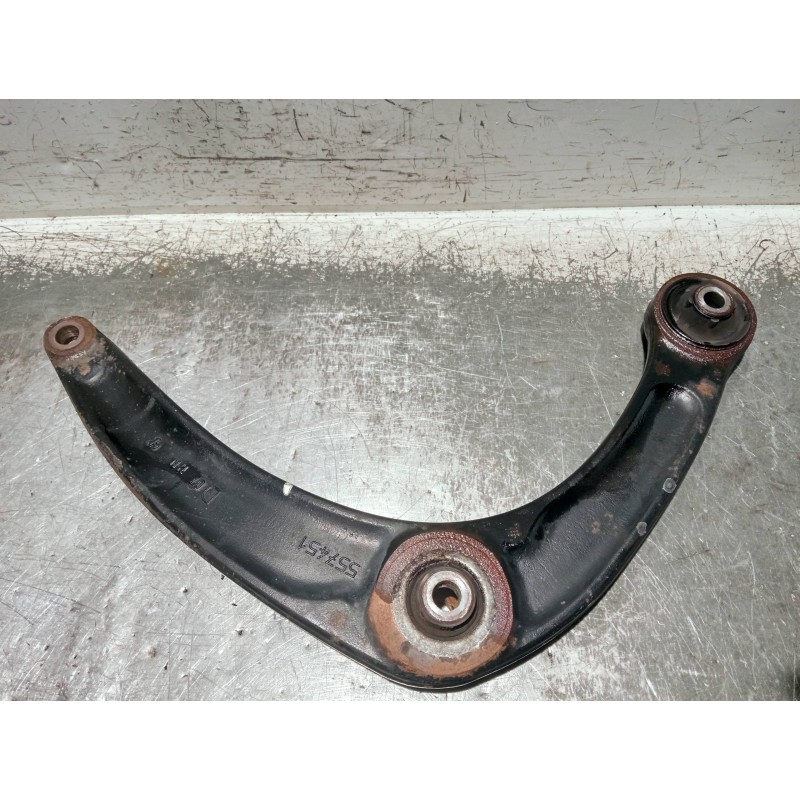 Recambio de brazo suspension inferior delantero derecho para citroen c4 berlina referencia OEM IAM 557451  