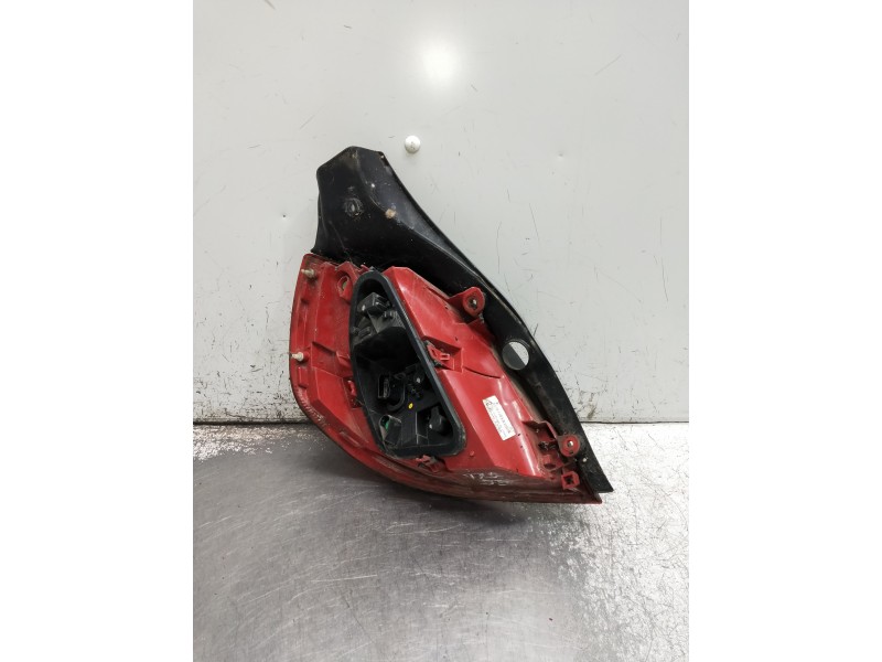 Recambio de piloto trasero izquierdo para renault clio iii referencia OEM IAM 8200886946 26110202 