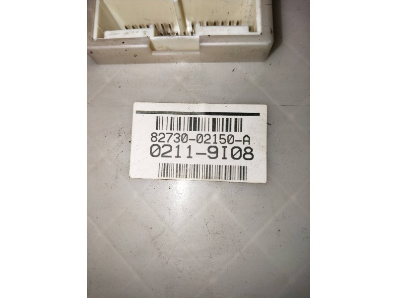 Recambio de caja reles / fusibles para toyota auris referencia OEM IAM 8273002150A  