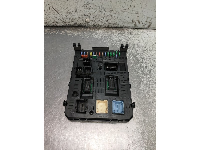 Recambio de caja reles / fusibles para citroen c4 berlina referencia OEM IAM 281208364 F03436207 