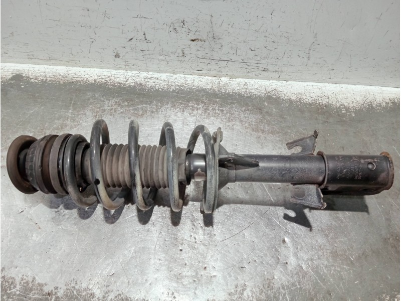 Recambio de amortiguador delantero izquierdo para mercedes vito (w638) combi referencia OEM IAM A6383200913  