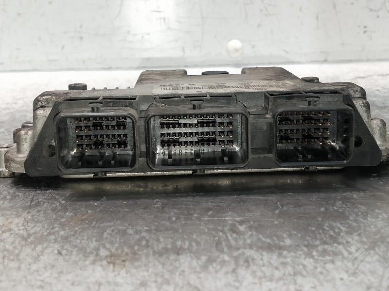 Recambio de centralita motor uce para nissan primastar (x83) referencia OEM IAM 0281011529 8200546983 