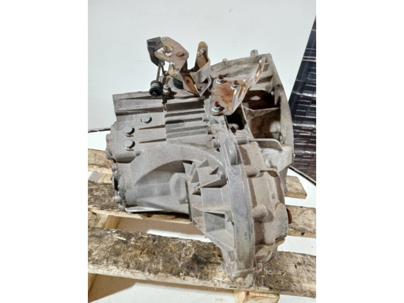 Recambio de caja cambios para mercedes vito (w638) combi referencia OEM IAM 711968 71196800285650A6382002300 26Q9040303 5V