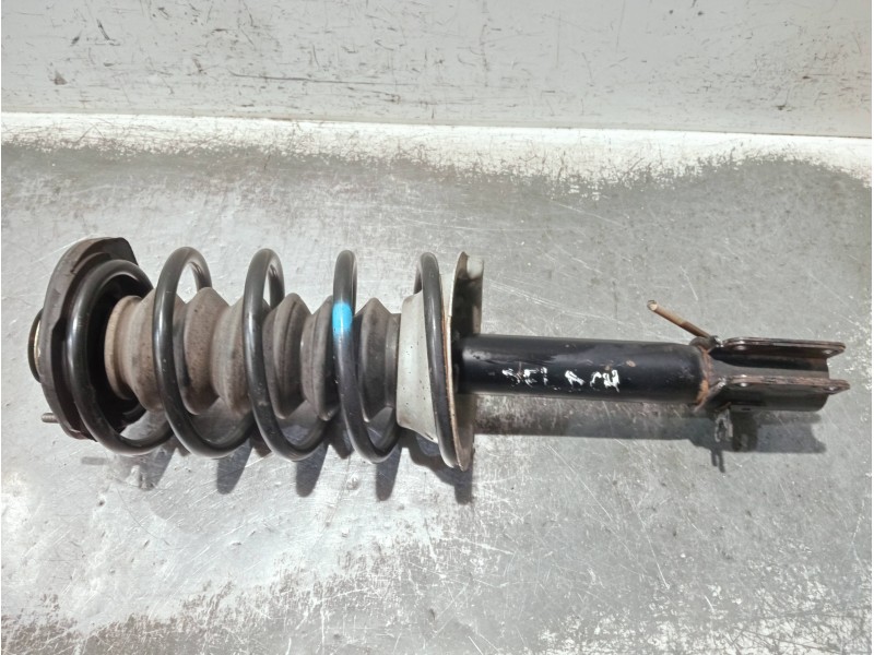 Recambio de amortiguador delantero derecho para volvo serie 440 referencia OEM IAM 333100KYB  