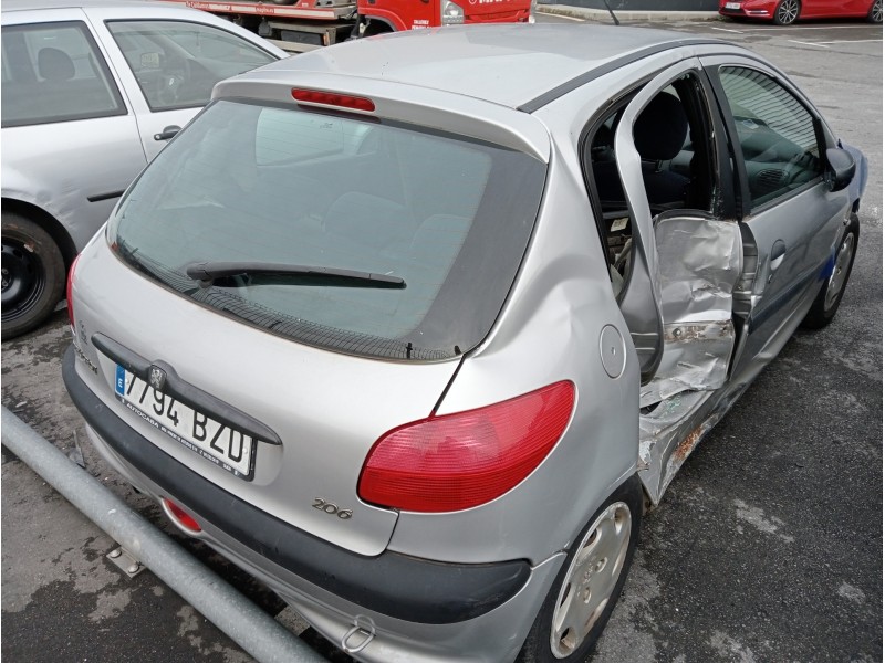 peugeot 206 berlina del año 2002