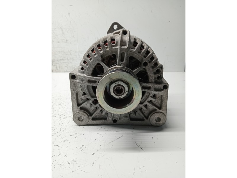 Recambio de alternador para renault scenic ii referencia OEM IAM A543563A  
