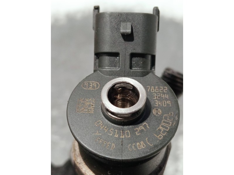 Recambio de inyector para peugeot 308 referencia OEM IAM 0445110297  BOSCH
