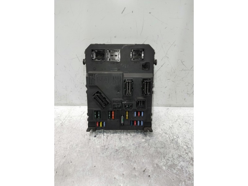 Recambio de caja reles / fusibles para citroen xsara picasso referencia OEM IAM 9657999780  