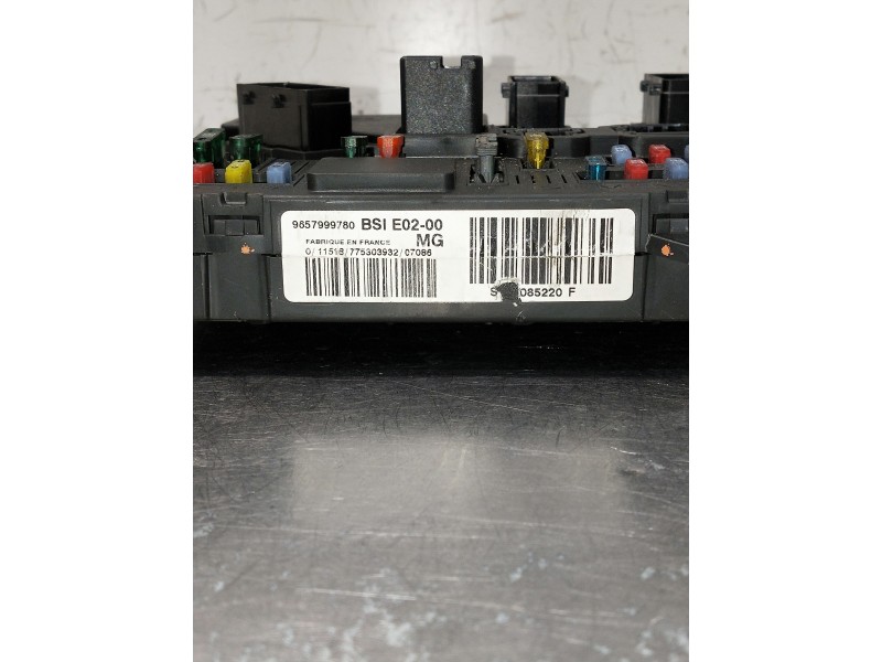 Recambio de caja reles / fusibles para citroen xsara picasso referencia OEM IAM 9657999780  