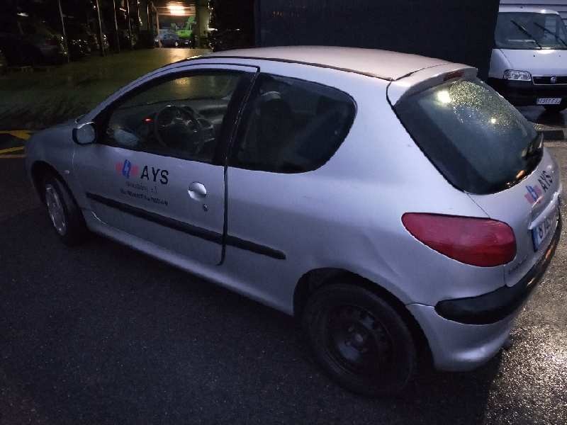 peugeot 206 berlina del año 2003