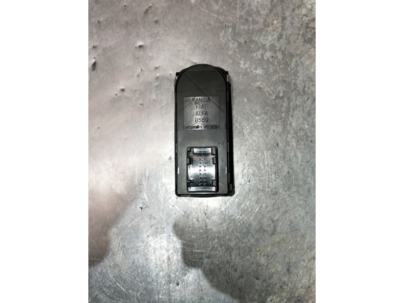 Recambio de mando elevalunas delantero izquierdo para alfa romeo mito (145) referencia OEM IAM 01560851700 30170304 3P