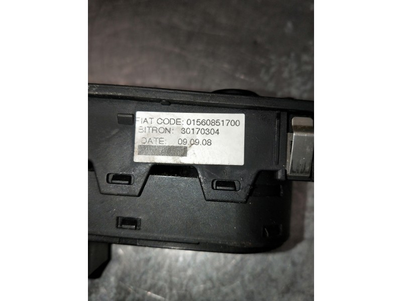 Recambio de mando elevalunas delantero izquierdo para alfa romeo mito (145) referencia OEM IAM 01560851700 30170304 3P