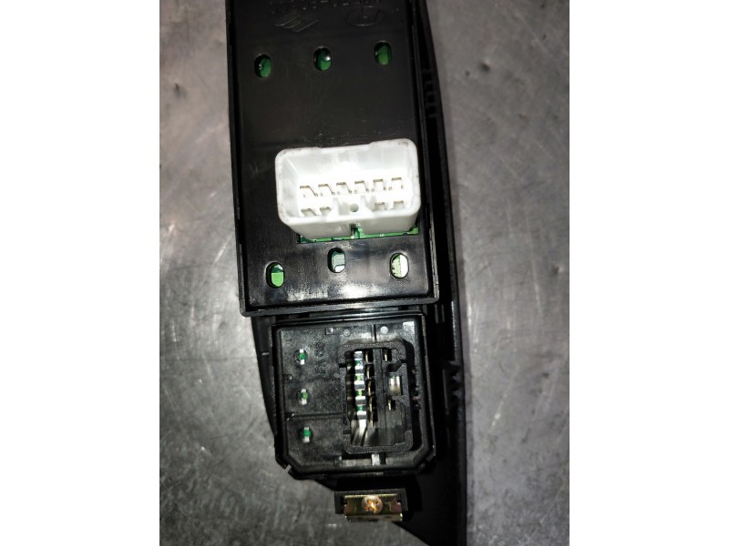 Recambio de mando elevalunas delantero izquierdo para hyundai coupe (gk) referencia OEM IAM 935702C500  