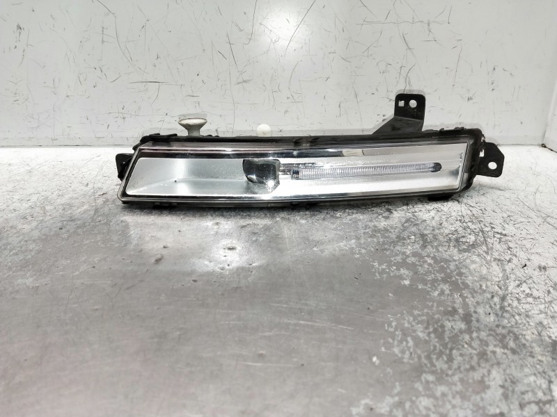 Recambio de faro antiniebla derecho para jaguar f-pace referencia OEM IAM HK8315200AD 10581020000  Recambio de faro antiniebla derecho para jaguar f-pace referencia OEM IAM HK8315200AD 10581020000