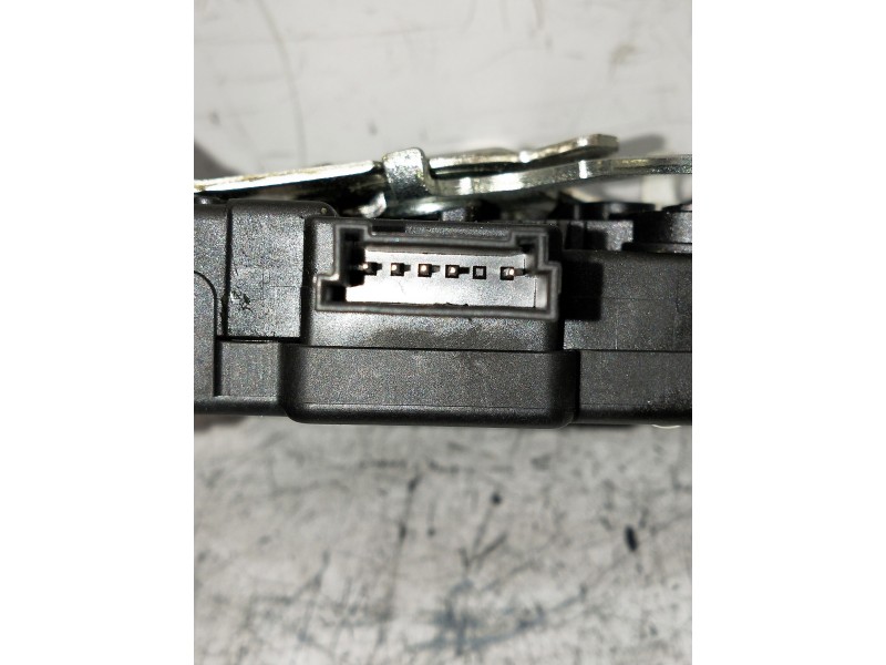 Recambio de motor cierre centralizado porton para jaguar f-pace referencia OEM IAM COLA442A66AE 939434112 5P Recambio de motor cierre centralizado porton para jaguar f-pace referencia OEM IAM COLA442A66AE 939434112 5P