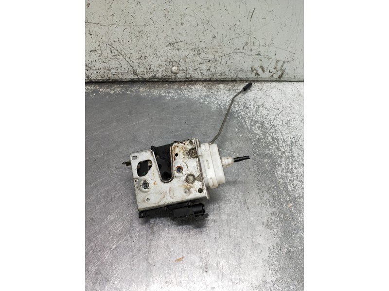 Recambio de motor cierre centralizado delantero derecho para audi a3 (8l) referencia OEM IAM   5P