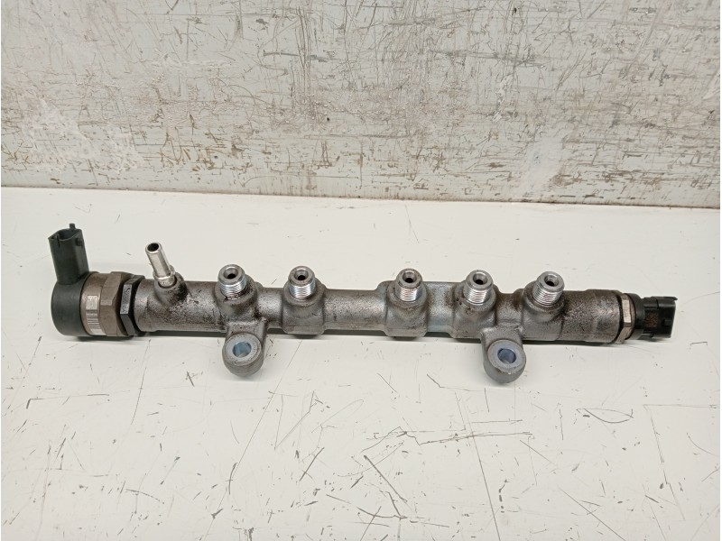 Recambio de rampa inyectora para jaguar f-pace referencia OEM IAM 0445214332 G4D39D280AA  Recambio de rampa inyectora para jaguar f-pace referencia OEM IAM 0445214332 G4D39D280AA