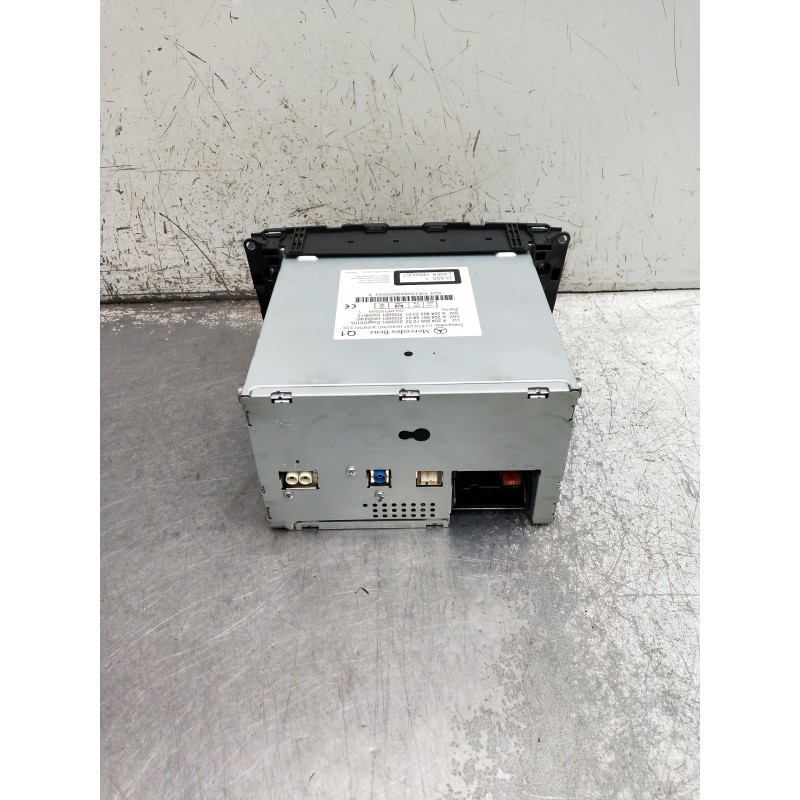 Recambio de sistema audio / radio cd para mercedes clase c (w204) berlina referencia OEM IAM A2049007202 A2049015401 