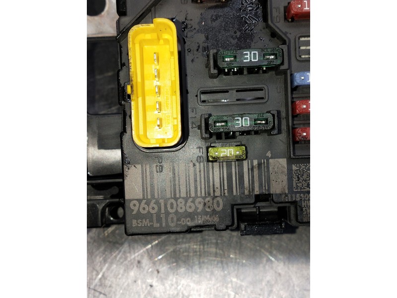 Recambio de caja reles / fusibles para peugeot 207 1.6 hdi referencia OEM IAM 9661086980  