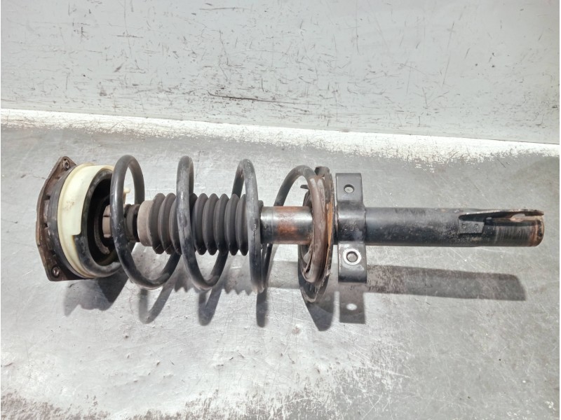 Recambio de amortiguador delantero izquierdo para renault megane ii berlina 5p referencia OEM IAM 8200335189 03061000656 