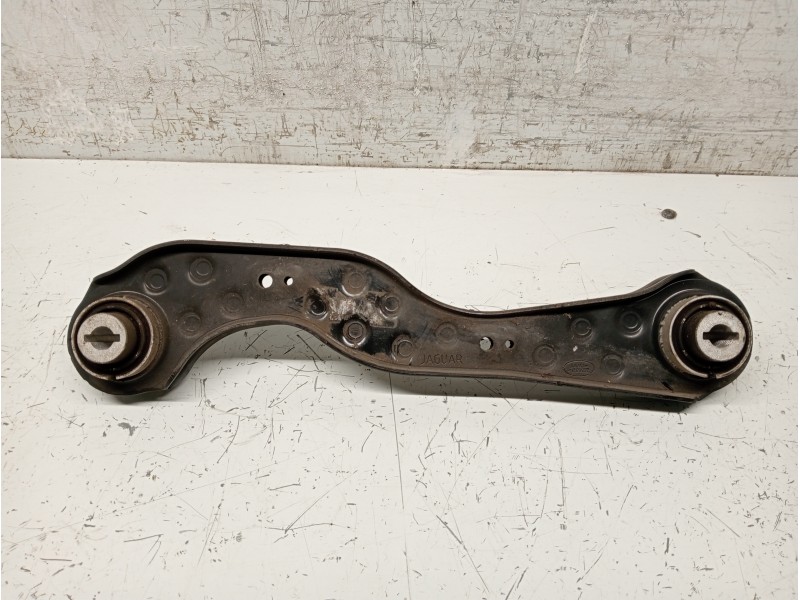 Recambio de brazo suspension superior trasero izquierdo para jaguar f-pace referencia OEM IAM HK835500AC  