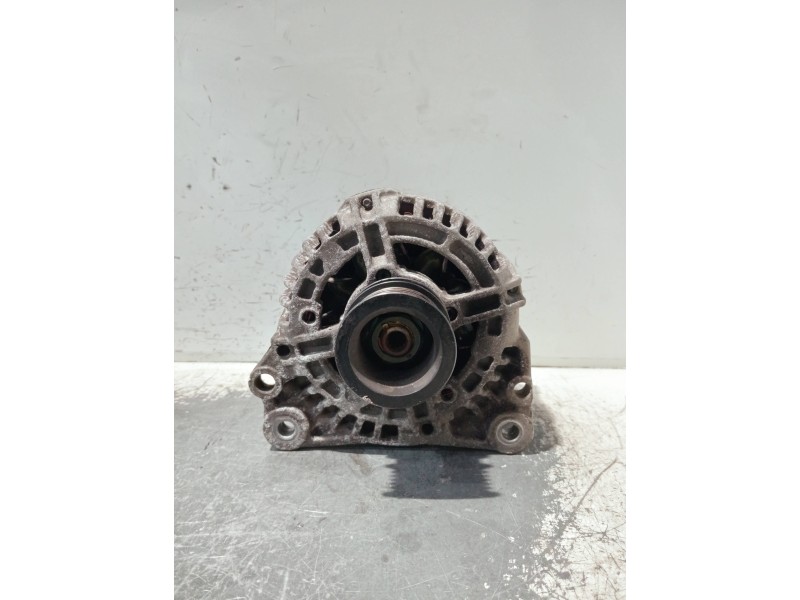 Recambio de alternador para volkswagen polo (9n3) referencia OEM IAM 037903025M 0124325013 