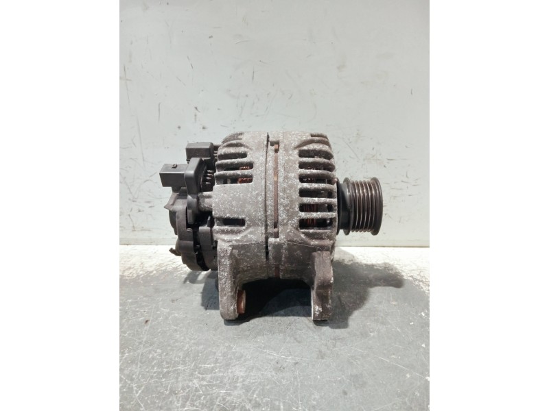 Recambio de alternador para volkswagen polo (9n3) referencia OEM IAM 037903025M 0124325013 