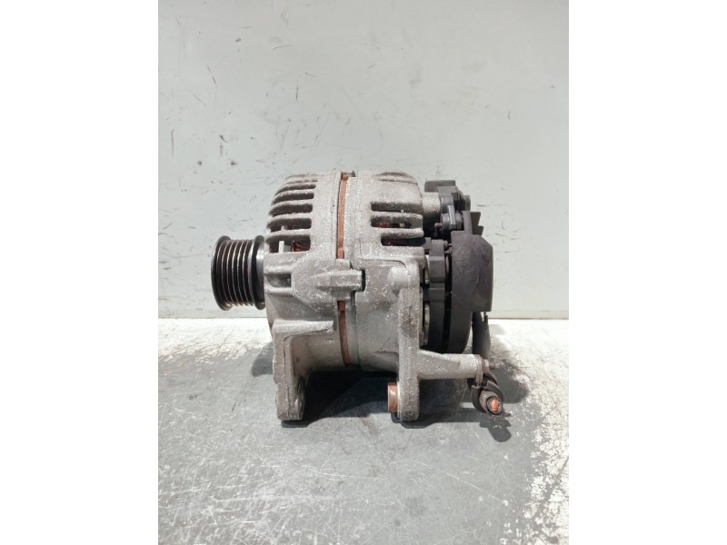 Recambio de alternador para volkswagen polo (9n3) referencia OEM IAM 037903025M 0124325013 