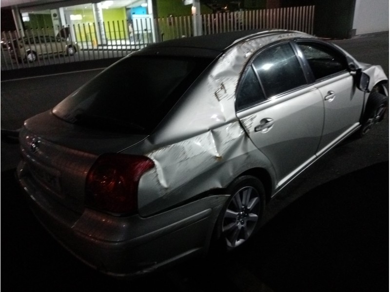 toyota avensis berlina (t25) del año 2003