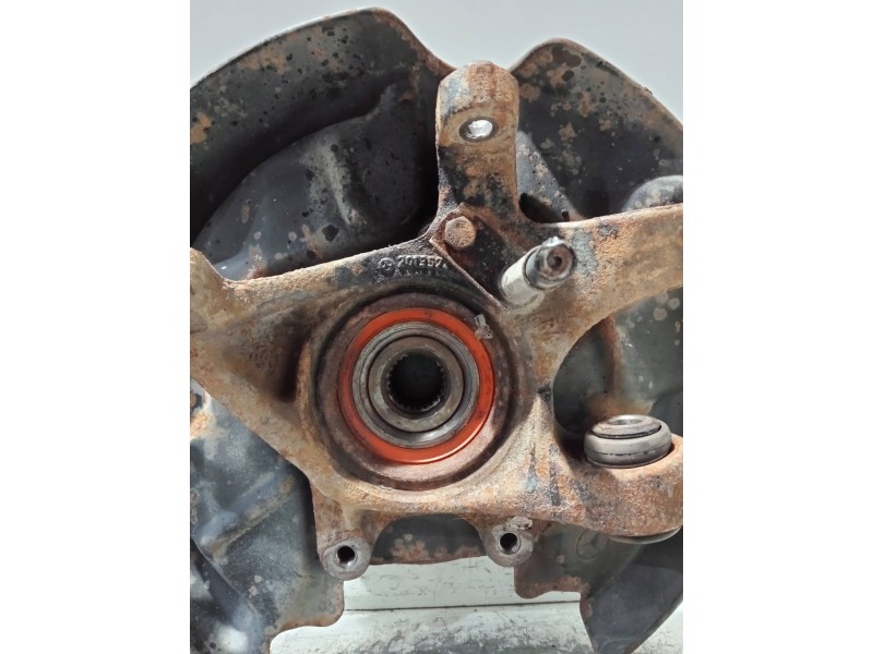 Recambio de mangueta trasera izquierda para mercedes clase c (w201) berlina referencia OEM IAM 2013574205  