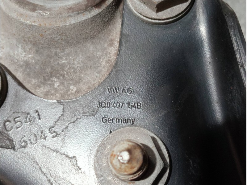Recambio de brazo suspension inferior delantero derecho para volkswagen touran (5t1) referencia OEM IAM 3Q0407154B  