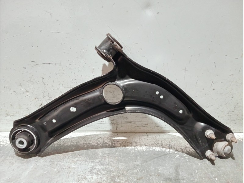 Recambio de brazo suspension inferior delantero izquierdo para volkswagen touran (5t1) referencia OEM IAM 3Q0407153B  
