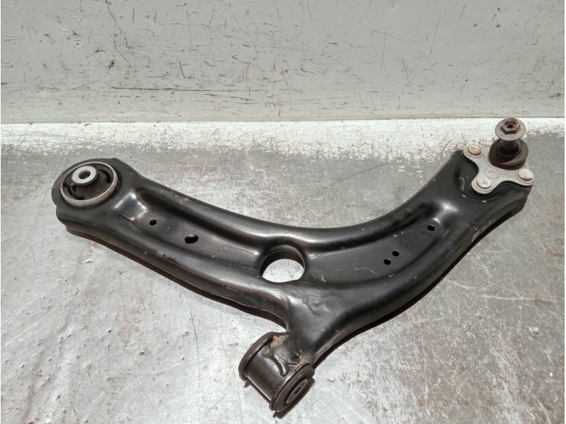 Recambio de brazo suspension inferior delantero izquierdo para volkswagen touran (5t1) referencia OEM IAM 3Q0407153B  