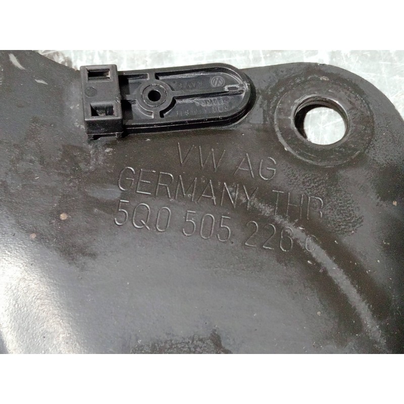 Recambio de brazo suspension inferior trasero derecho para volkswagen touran (5t1) referencia OEM IAM 5Q0505226  