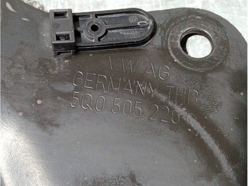 Recambio de brazo suspension inferior trasero derecho para volkswagen touran (5t1) referencia OEM IAM 5Q0505226  