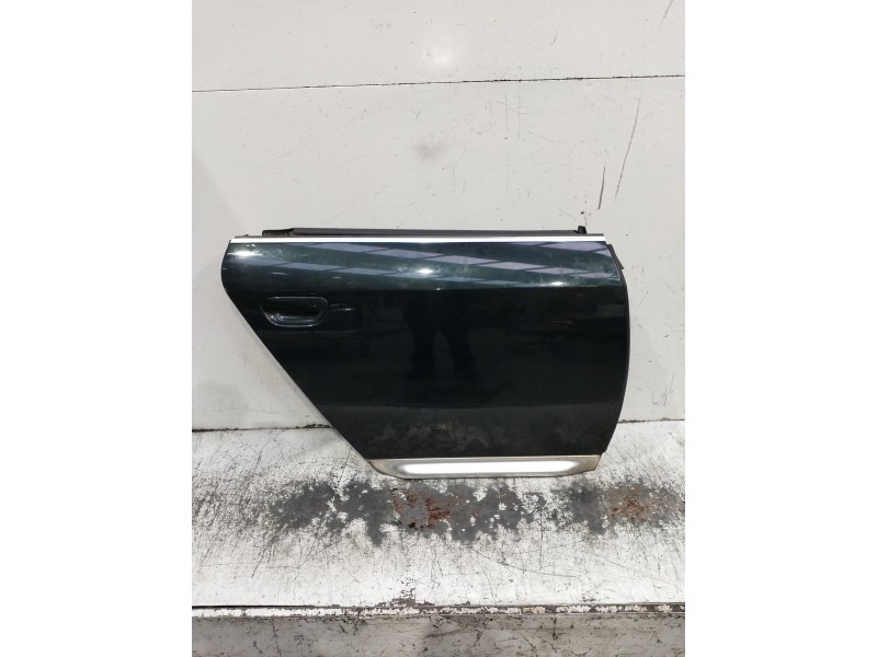 Recambio de puerta trasera derecha para audi a6 avant (4b5) referencia OEM IAM   5P
