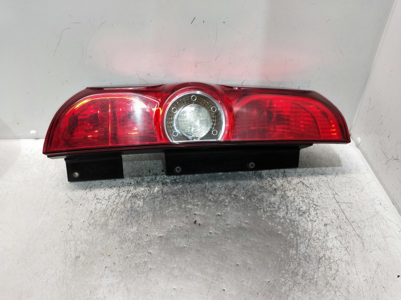 Recambio de piloto trasero izquierdo para fiat doblo cargo referencia OEM IAM 20580748  