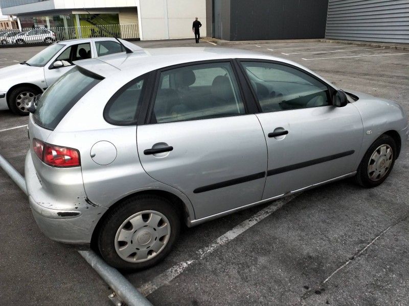 seat ibiza (6l1) del año 2003