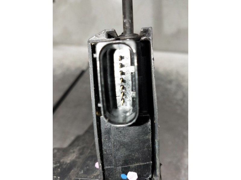 Recambio de motor cierre centralizado trasero derecho para citroen c4 picasso referencia OEM IAM 9810310780  5P