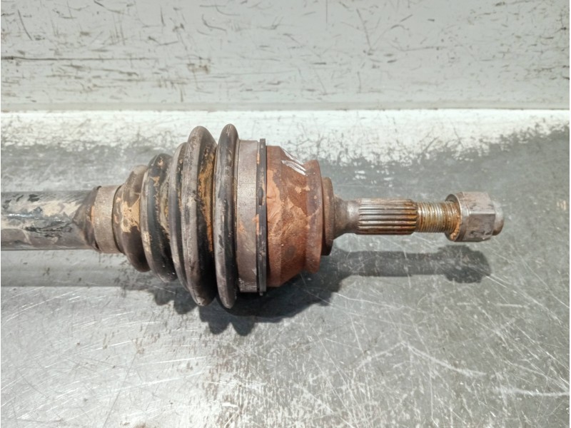 Recambio de transmision delantera derecha para citroen c4 cactus referencia OEM IAM 9677476680  