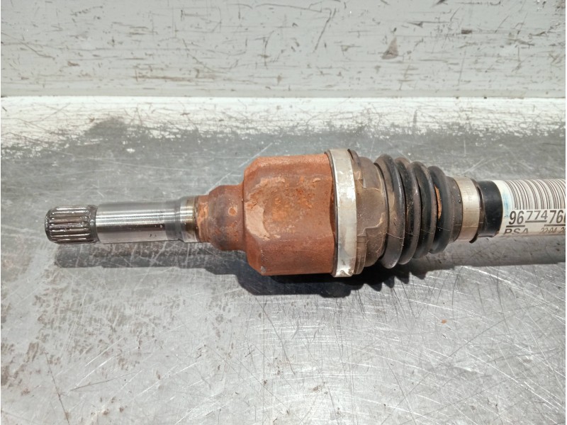 Recambio de transmision delantera derecha para citroen c4 cactus referencia OEM IAM 9677476680  