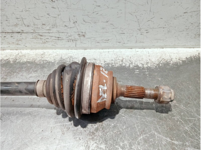 Recambio de transmision delantera izquierda para citroen c4 cactus referencia OEM IAM 9677476580  