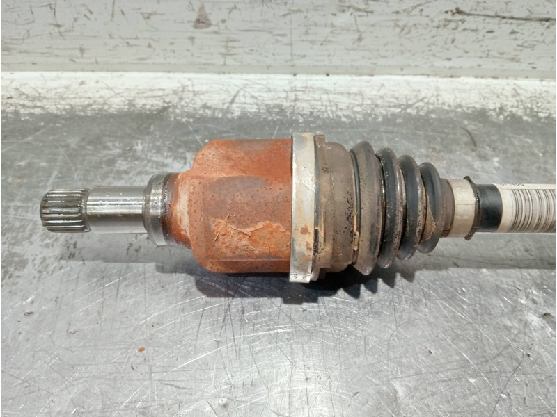 Recambio de transmision delantera izquierda para citroen c4 cactus referencia OEM IAM 9677476580  