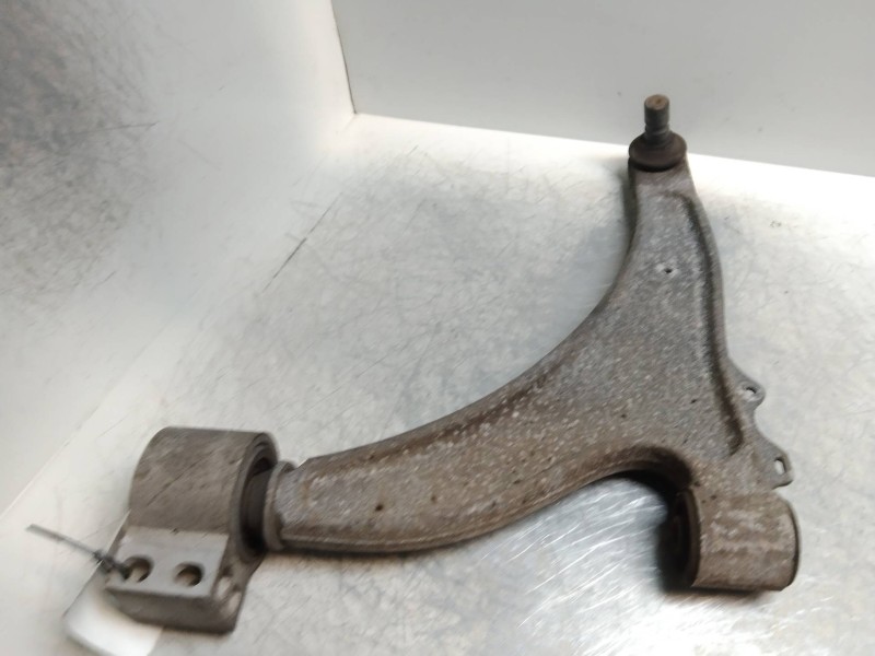 Recambio de brazo suspension inferior delantero izquierdo para opel insignia sports tourer 2.0 16v cdti referencia OEM IAM   